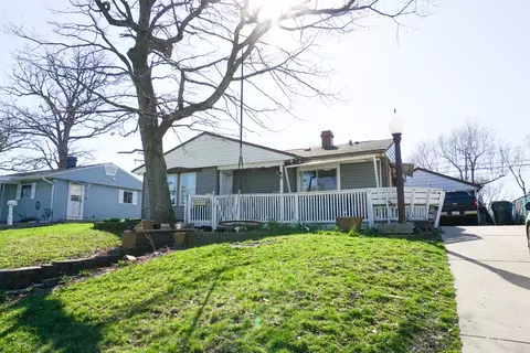 8 Evergreen Ln, Carpentersville, IL 60110
