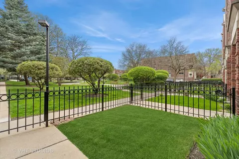 Exterior - 5212 S Berkeley Ave, Chicago, IL 60615 photo 3 of 4