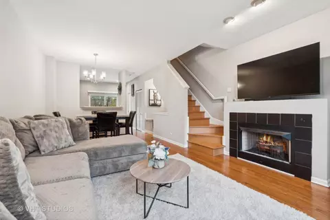 Living - 5212 S Berkeley Ave, Chicago, IL 60615 photo 3 of 3