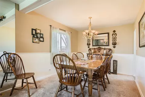 Dining - 1545 Edgefield Ln, Hoffman Estates, IL 60169 photo 1 of 2