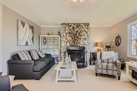 Living - 1545 Edgefield Ln, Hoffman Estates, IL 60169 photo 1 of 7