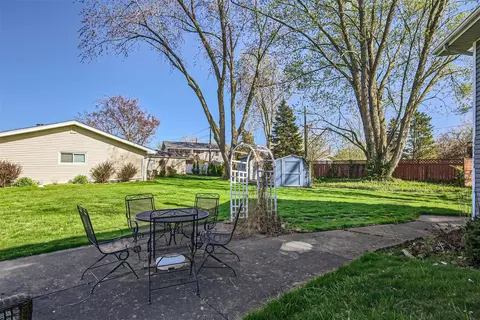 Exterior - 1545 Edgefield Ln, Hoffman Estates, IL 60169 photo 4 of 5