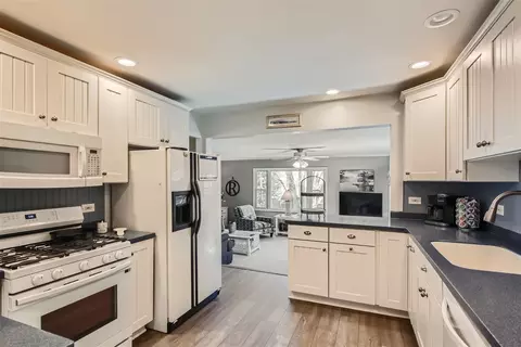 Kitchen - 1545 Edgefield Ln, Hoffman Estates, IL 60169 photo 1 of 3