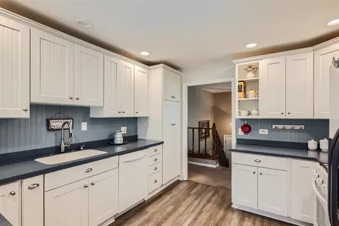 Kitchen - 1545 Edgefield Ln, Hoffman Estates, IL 60169 photo 3 of 3