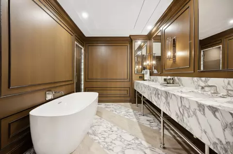 Bath - 180 E Pearson St #3607, Chicago, IL 60611 photo 1 of 7