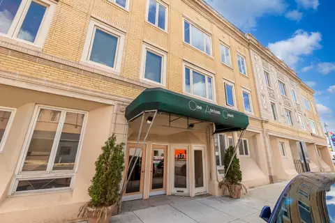 6337 Roosevelt Rd #407, Berwyn, IL 60402