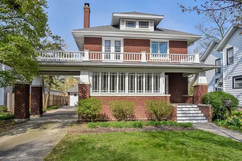 221 N Sleight St, Naperville, IL 60540
