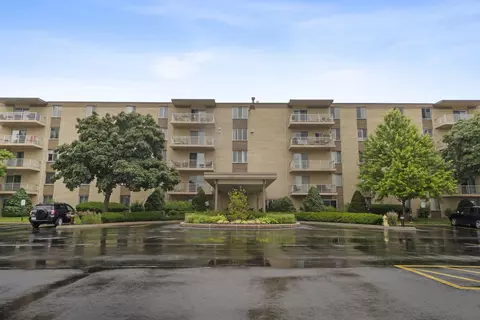 110 W Butterfield Rd #409S, Elmhurst, IL 60126