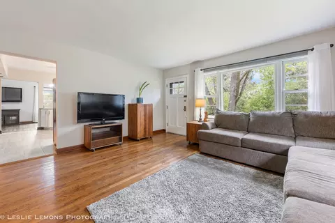 Living - 117 Blackhawk Trl, Algonquin, IL 60102 photo 2 of 3
