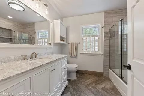 Bath - 117 Blackhawk Trl, Algonquin, IL 60102 photo 1 of 2