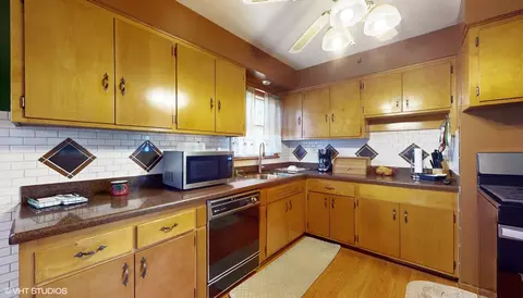Kitchen - 1137 Richard Ave, Berkeley, IL 60163 photo 2 of 2