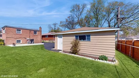 Exterior - 1137 Richard Ave, Berkeley, IL 60163 photo 9 of 10