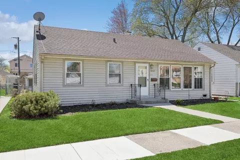 9527 Jefferson Ave, Brookfield, IL 60513