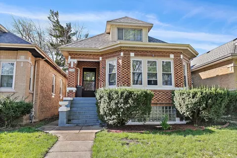 5429 W Roscoe St, Chicago, IL 60641