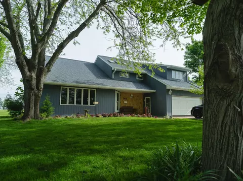 1815 Shooting Park Rd, Peru, IL 61354