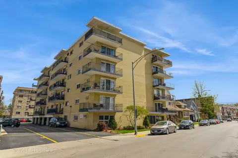 320 Circle Ave #411, Forest Park, IL 60130