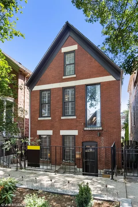 2027 W Moffat St, Chicago, IL 60647