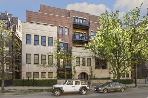 3823 N Ashland Ave #203, Chicago, IL 60613