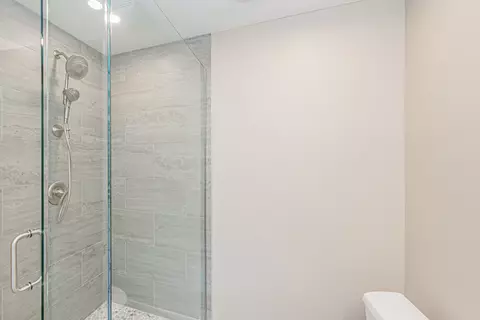Bath - 224 Pinecroft Dr, Roselle, IL 60172 photo 3 of 3