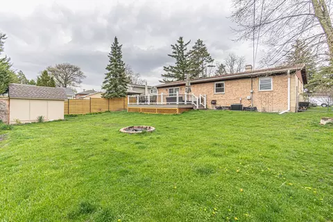 Exterior - 224 Pinecroft Dr, Roselle, IL 60172 photo 4 of 8