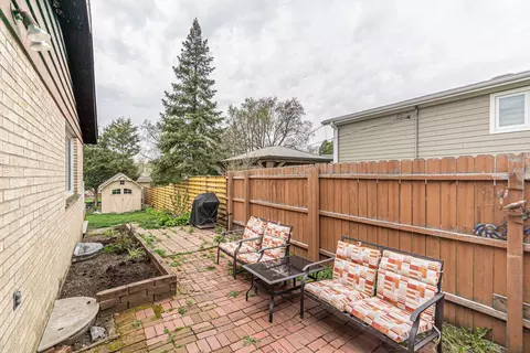Exterior - 224 Pinecroft Dr, Roselle, IL 60172 photo 7 of 8