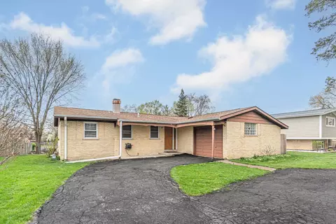 224 Pinecroft Dr, Roselle, IL 60172
