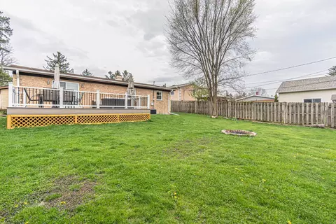 Exterior - 224 Pinecroft Dr, Roselle, IL 60172 photo 6 of 8