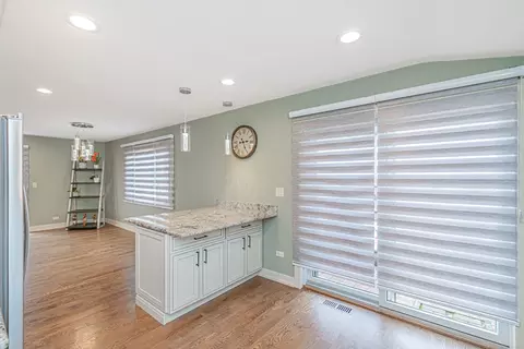 Kitchen - 224 Pinecroft Dr, Roselle, IL 60172 photo 3 of 5
