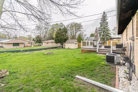Exterior - 224 Pinecroft Dr, Roselle, IL 60172 photo 5 of 8