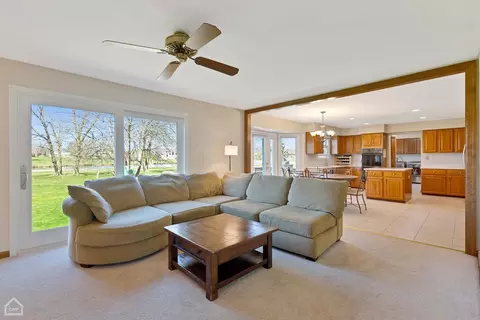 Living - 864 Kingston Ln, Bartlett, IL 60103 photo 3 of 4