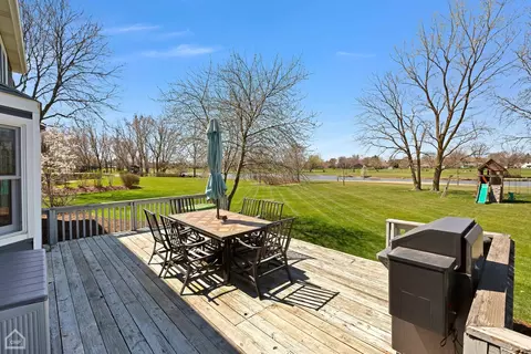 Exterior - 864 Kingston Ln, Bartlett, IL 60103 photo 3 of 7