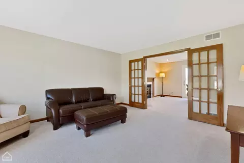 Living - 864 Kingston Ln, Bartlett, IL 60103 photo 1 of 4
