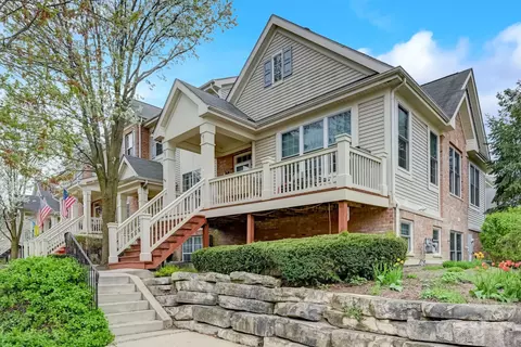 440 Bradbury Ln, Bartlett, IL 60103