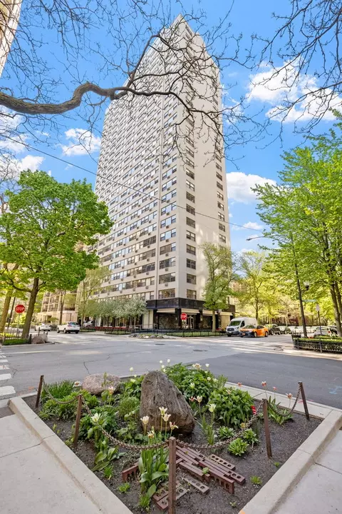 1445 N State Pkwy #1401, Chicago, IL 60610
