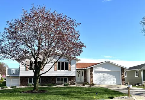 1015 28th St, Peru, IL 61354