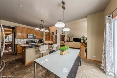 Kitchen - 5775 River Birch Dr, Hoffman Estates, IL 60192 photo 4 of 4