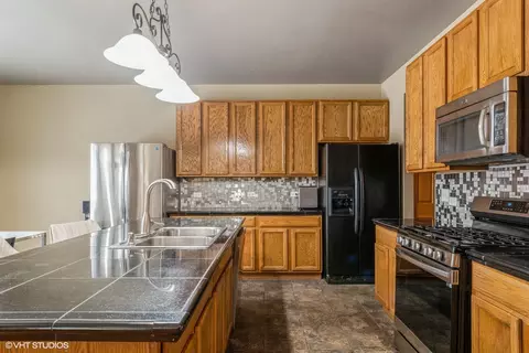 Kitchen - 5775 River Birch Dr, Hoffman Estates, IL 60192 photo 3 of 4