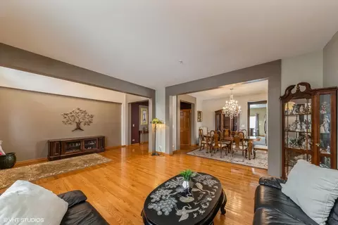 Living - 5775 River Birch Dr, Hoffman Estates, IL 60192 photo 3 of 9