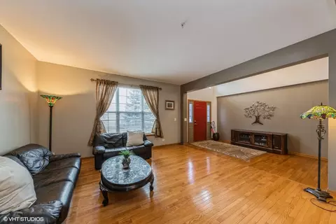 Living - 5775 River Birch Dr, Hoffman Estates, IL 60192 photo 2 of 9