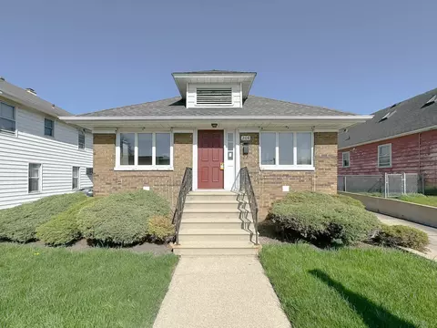 208 S Briggs St, Joliet, IL 60433