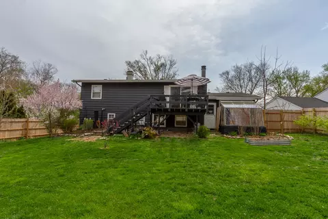 Exterior - 106 Perth Rd, Cary, IL 60013 photo 3 of 7