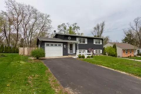 Exterior - 106 Perth Rd, Cary, IL 60013 photo 2 of 7