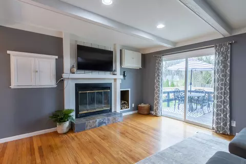 Living - 106 Perth Rd, Cary, IL 60013 photo 1 of 2