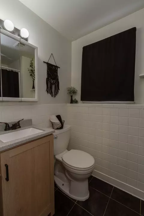 Bath - 106 Perth Rd, Cary, IL 60013 photo 2 of 2