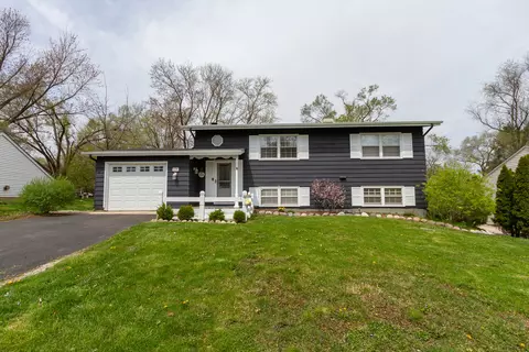 106 Perth Rd, Cary, IL 60013