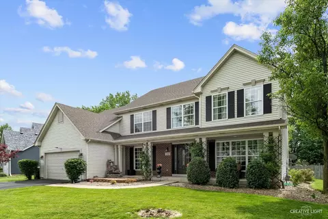 452 Greenview Ln, Oswego, IL 60543