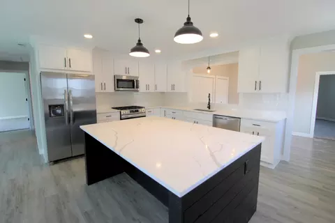 Kitchen - 1853 Greenview Ave, Kankakee, IL 60901 photo 3 of 5