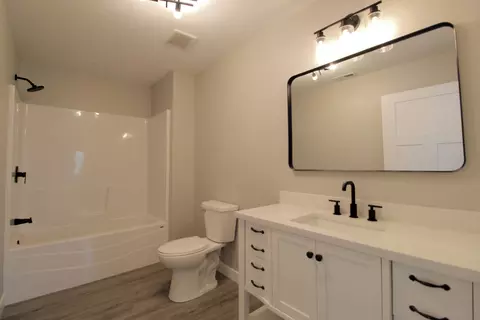 Bath - 1853 Greenview Ave, Kankakee, IL 60901 photo 2 of 2