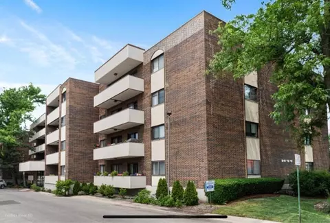 9240 Gross Point Rd #404, Skokie, IL 60077
