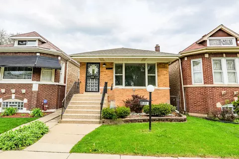 8533 S Cregier Ave, Chicago, IL 60617